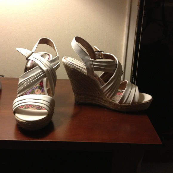 ❗Sold ❗Melrose Ave white wedges