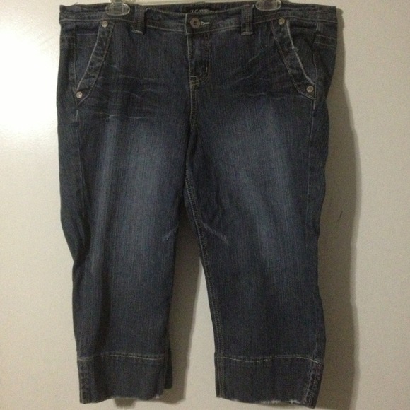 🎀Bundled🎀 for emiaz Denim Capri Pants