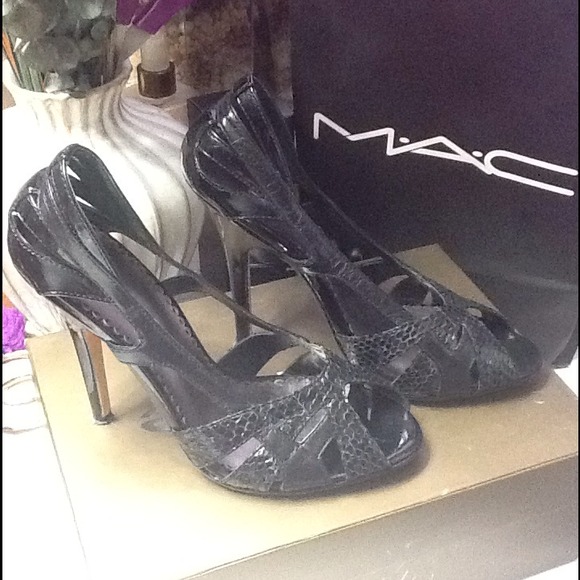 BeBe Black leather snakeskin shoe