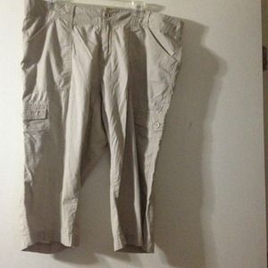 🎀Bundled🎀 for emiaz! Khaki Capri Pants