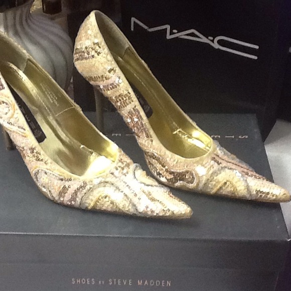 Steve Madden gold sequence pump✂️Price Reduced✂️