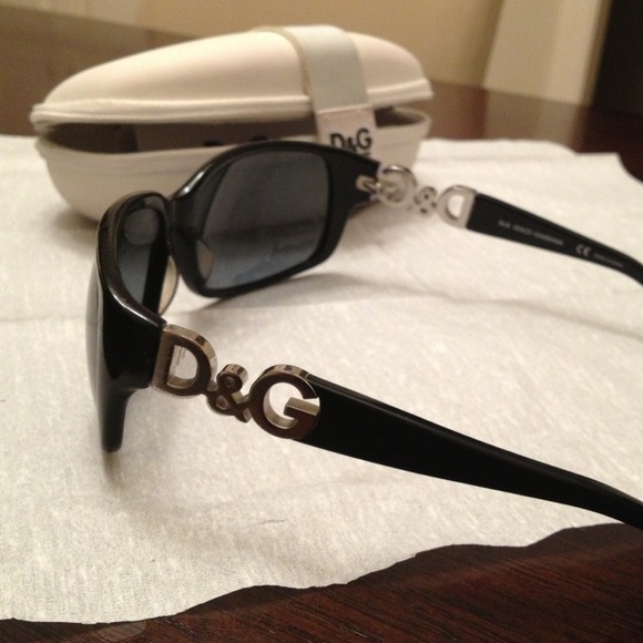 Authentic Dolce Gabbana Women's Sun Glasses - Picture 3 of 4