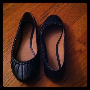 Cute black ballet flats!