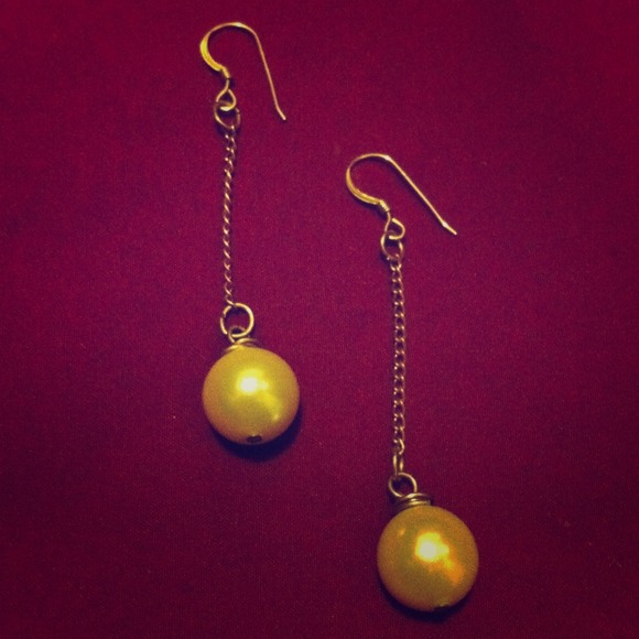 Vintage pearl drop earrings.