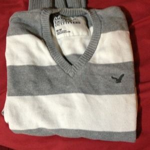 💢AE Sweater💢Reserved!