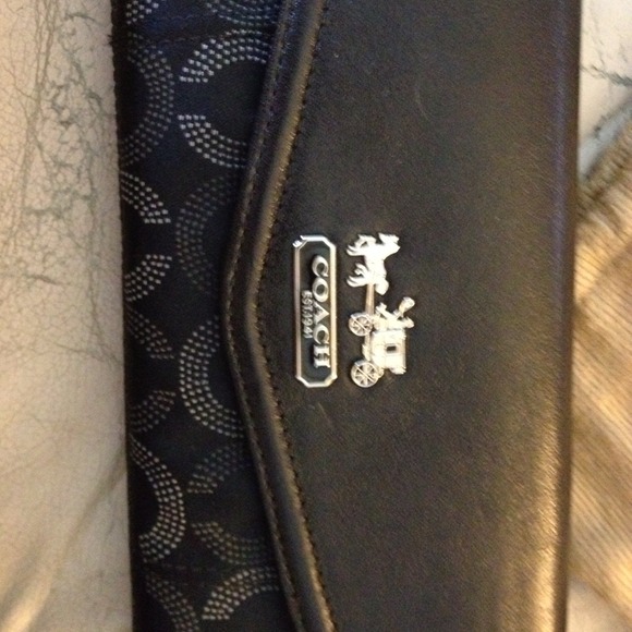 BRAND NEW COACH WALLET.