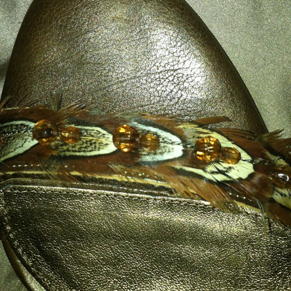 Banana Republic Feather & Bead Detail - Picture 2 of 4