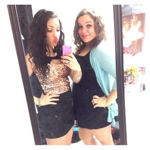 🚫SOLD🚫 - Gold Sparkle Top with Silver Accents.