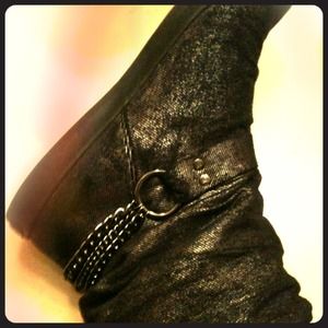Dollhouse ankle chain boots