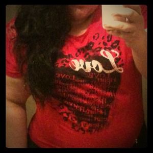 Love tee with lace detailed sleeves