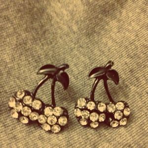 🚫SOLD🚫Cute Cherry Earrings 🍒