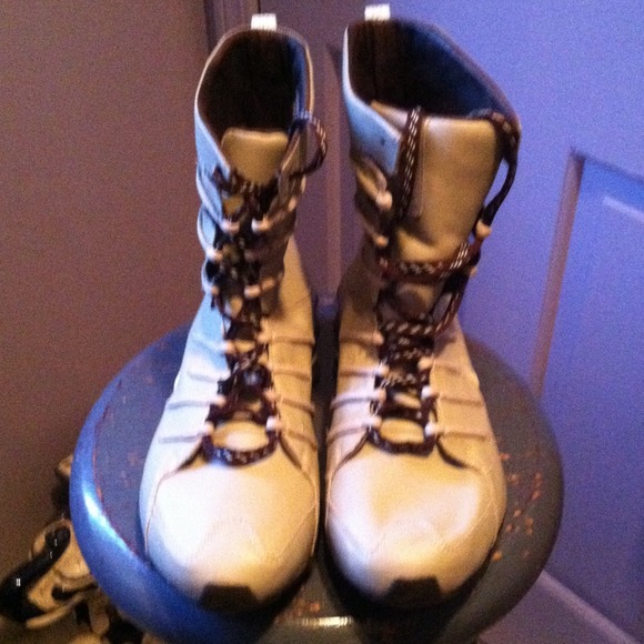 Nike Shoes - 🎅🎄NIKE🔵NEVER WORN🔵Women's Brown Boots
