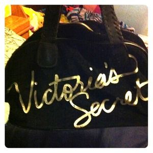 I'm selling a beautiful Victoria secrets handbag.