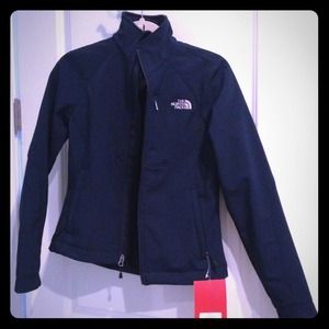 NWT North Face water repellent jacket in navy XS!!