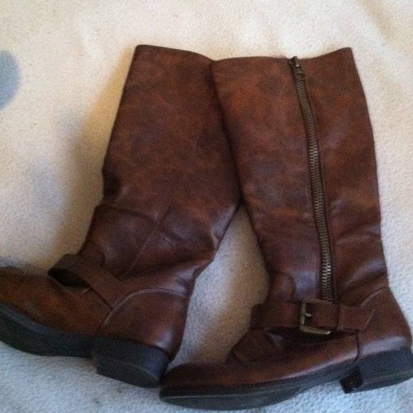 Brash brown boot