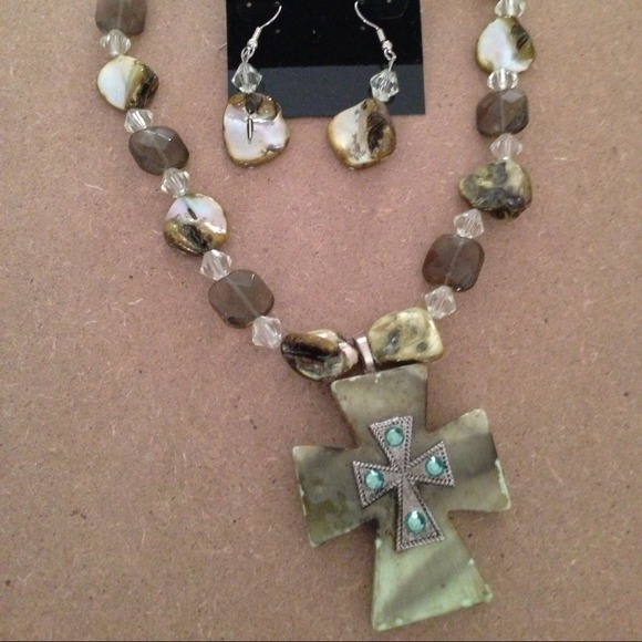 🚫Sold🚫Custom dark green cross necklace set
