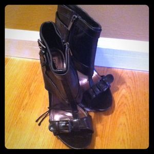 Black open toe with buckles and zipper!