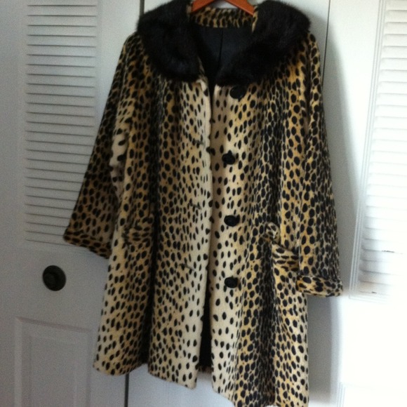 **** Not for sale***Vintage Faux Leopard coat - Picture 3 of 4