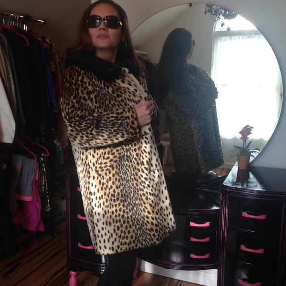 **** Not for sale***Vintage Faux Leopard coat - Picture 2 of 4