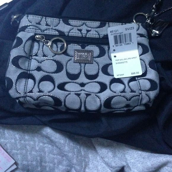❤ Reserved ❤ Authentic coach wristlet