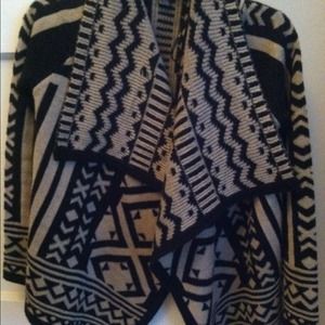 ⬅SOLD to a friend ➡Tribal/Aztec sweater