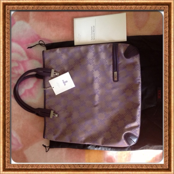 Tumi The Signature Collection