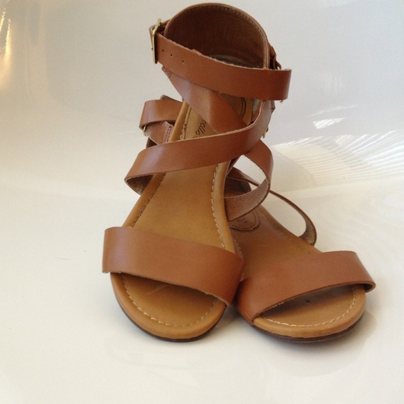 Breckelles Tan Sandals