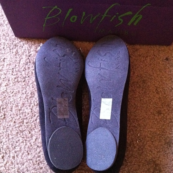 Adorable 'Blowfish' Flats! - Picture 2 of 3