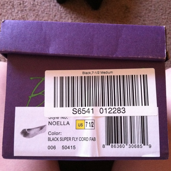 Adorable 'Blowfish' Flats! - Picture 3 of 3