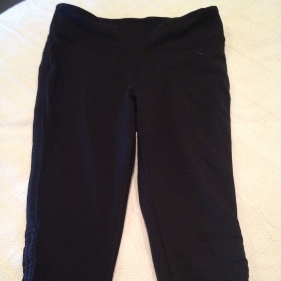 Nike dry fit capris.
