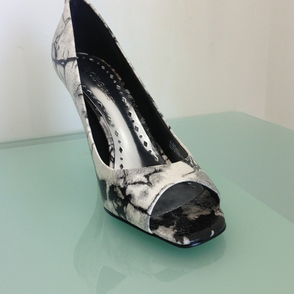 Brand new never worn BCBGirls open toe pumps - Picture 2 of 4