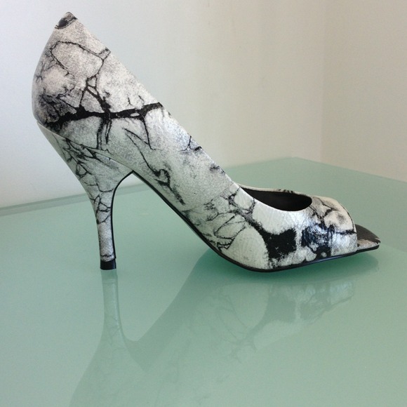 Brand new never worn BCBGirls open toe pumps - Picture 3 of 4