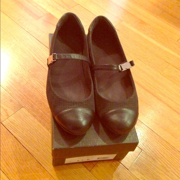 BRAND NEW Cole Haan flats