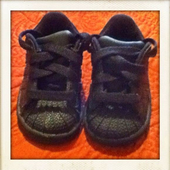Baby Adidas black