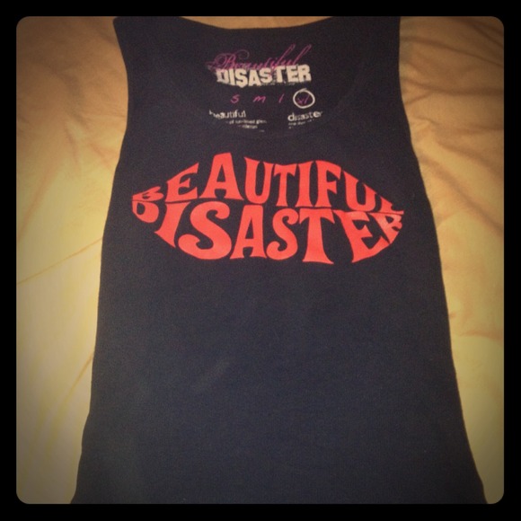 💗Sold💗Beautiful Disaster Lips tanktop