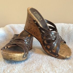 REDUCED. Cute sandals!