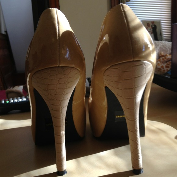 Heel/pumps - Picture 3 of 3