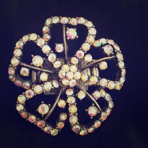 Flower ring with stretch band