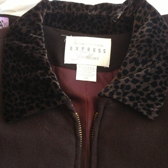 💢REDUCED💢 2 piece suit - Picture 2 of 3