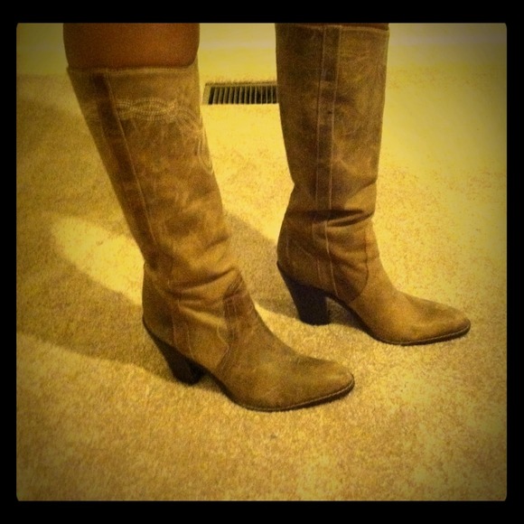 💯% BCBG, calf high boots!!!