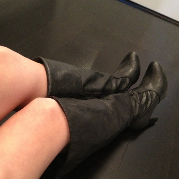 Boots - Picture 3 of 4