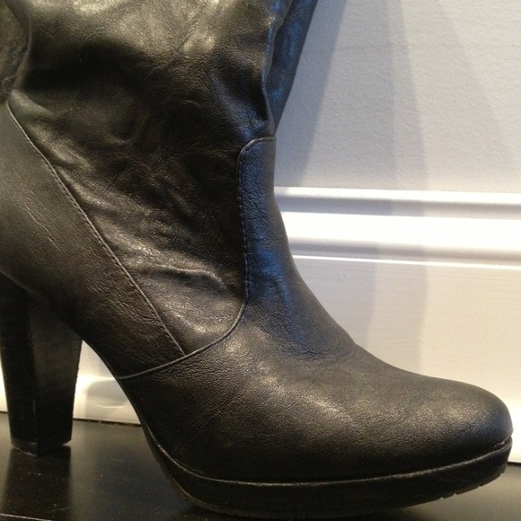 Boots - Picture 4 of 4