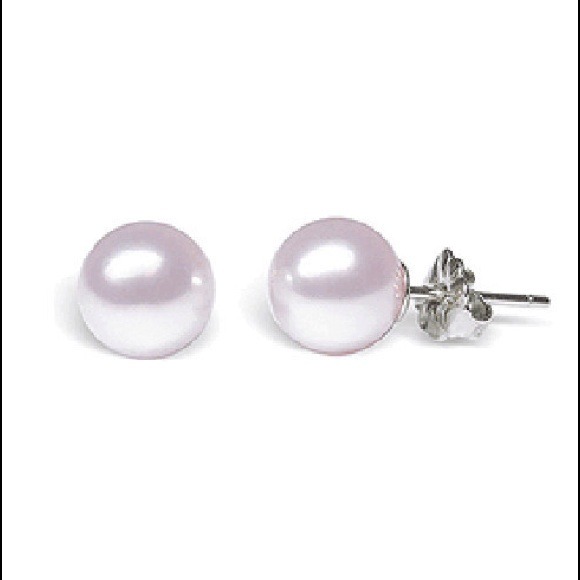 New 9 mm pearl studs