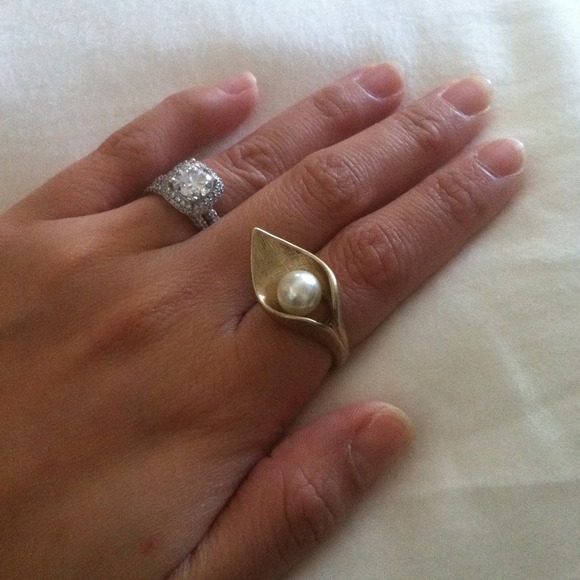 Banana Republic Jewelry - Gold Lily Flower Ring w/ Faux Pearl Center