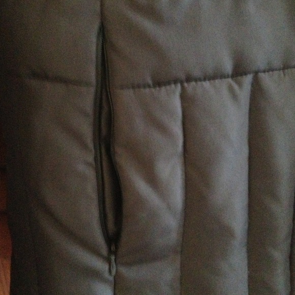 👍SOLD👍Warm up with this comfy jacket! - Picture 3 of 4