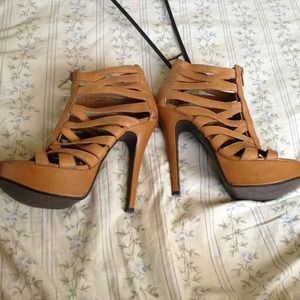 Chinese Laundry Momento Platform Sandal