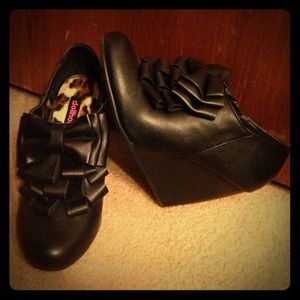 Black Leather Dollhouse Ruffled Bow Wedges