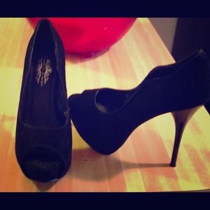 Black faux velvet platform pumps