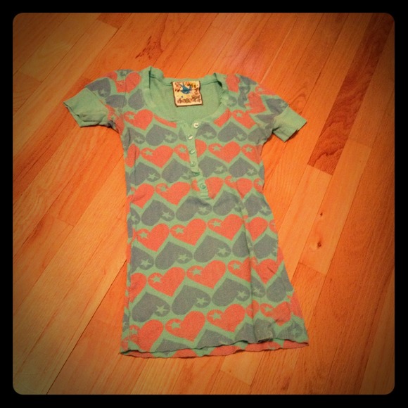 Short sleeve thermal shirt with hearts so cute
