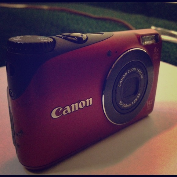 🎀RESERVED🎀 Canon 14.1 Mega Pixel 4x Optical Zoom